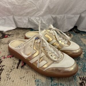 Anthropologie Back 70s, White & Gold, Size 37